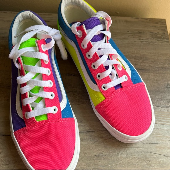 Vans - Picture 4 of 8